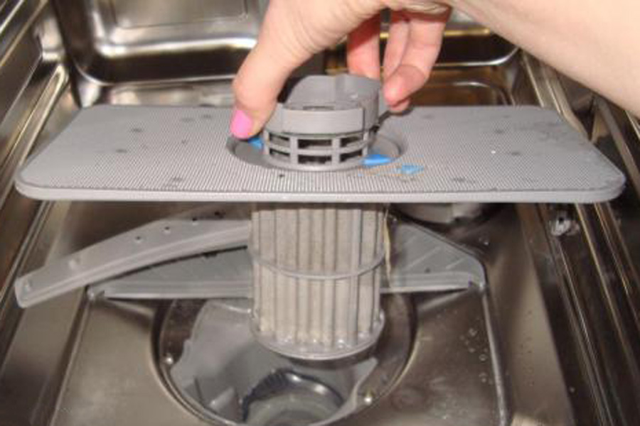 Посудомоечная машина не сливает воду и гудит